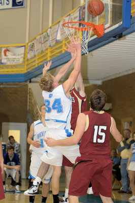 Image: Jordan Nielsen (#34) with a lay-up