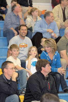Image: Cammi and Rick Allen enjoy the game with their kids — Kash and Callie
