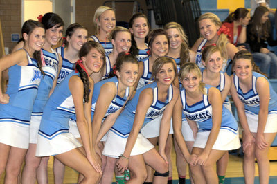 Image: Bobcat cheerleaders