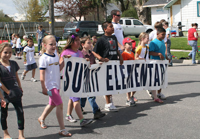 Image: Summit Elementary students